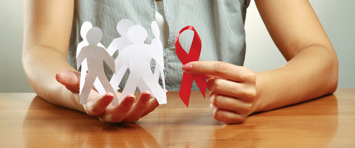 Жизнь в семье с ВИЧ — инфицированным партнёром. Что нужно знать