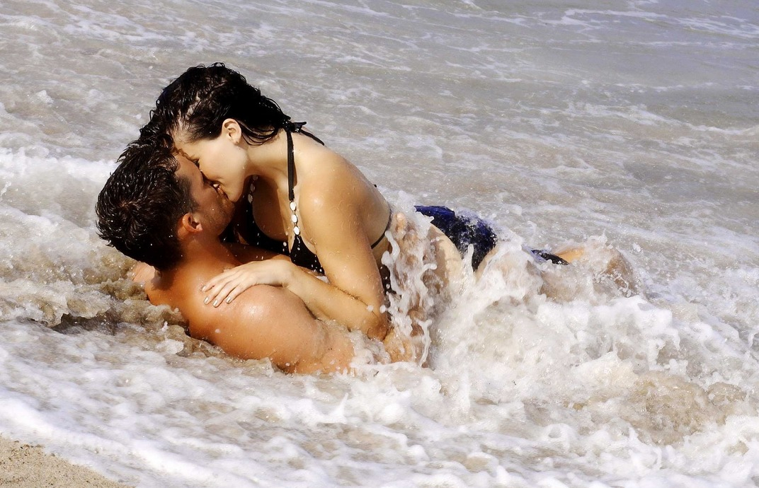 Секс в воде: погружение в романтику и удовольствие