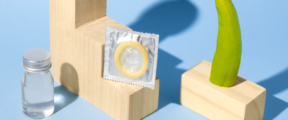 Покупаем презервативы: руководство для девушек