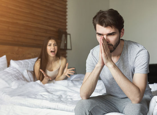 Шантаж, эгоизм, молчанка: 8 главных ошибок, которые портят ваш секс