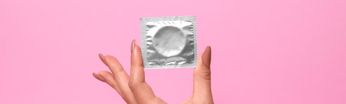 Покупаем презервативы: руководство для девушек