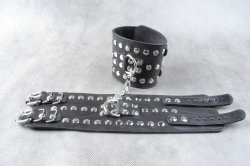 Кожаные наножники Бистли Аксессориз с фиксирующей цепочкой - черный
