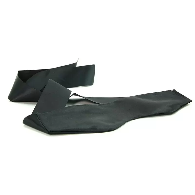 Маска Satin Blindfold закрытая на завязках – черная	