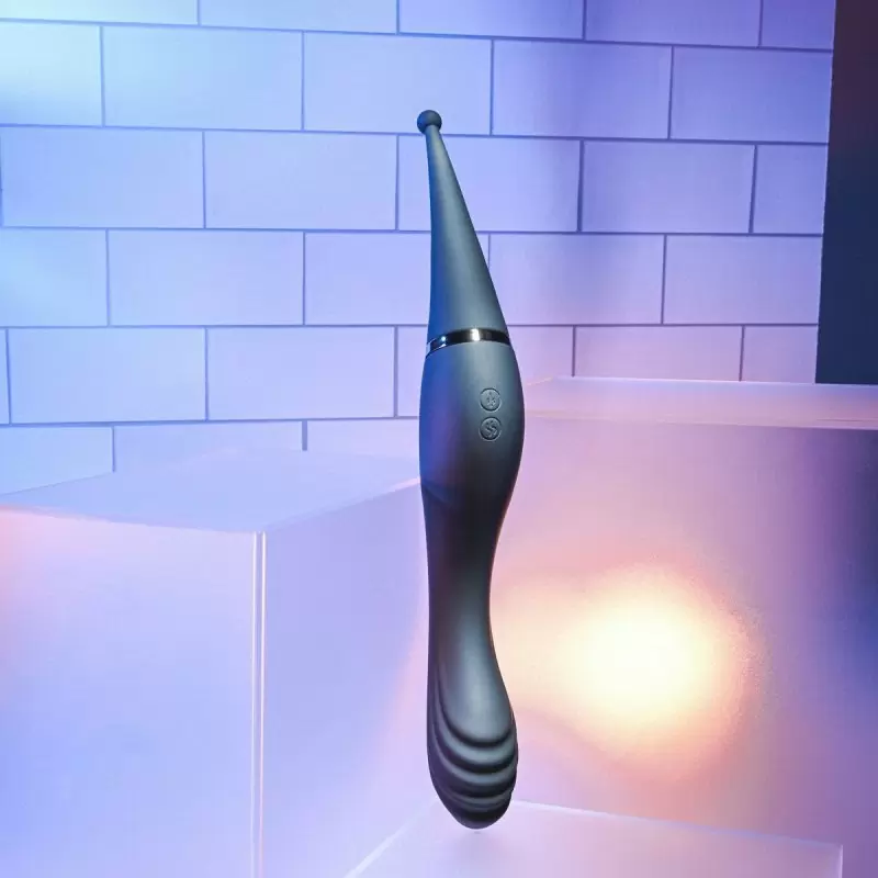 Мощный двусторонний вибратор Evolved TANTALIZING TEASER, черный