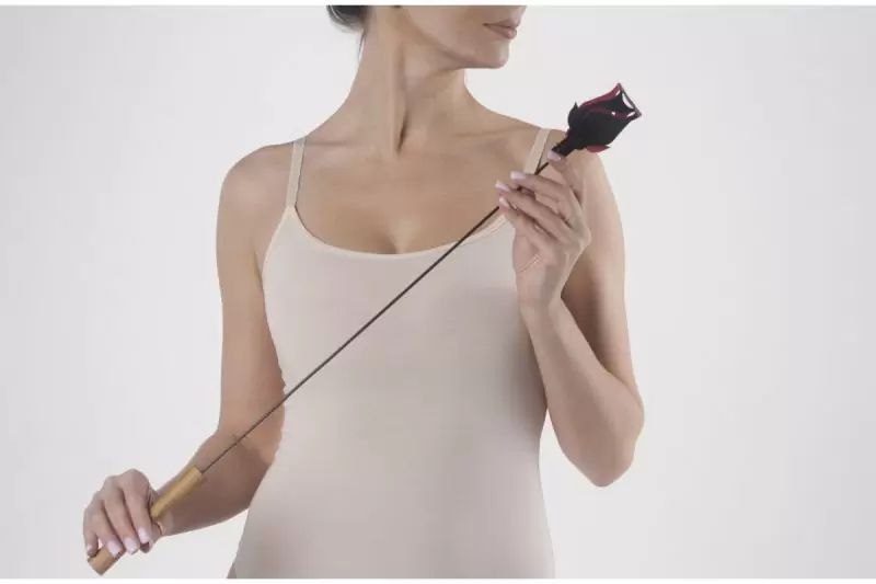 Хлесткий стек с ручкой из дуба в форме розы