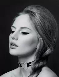 Элегантный чокер Concorde COLLIER STRASS ET COEUR, с металлическим сердечком, 39 см, черный