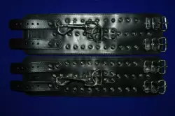 Наножники с карабинами Sinful