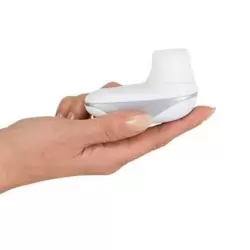 Миниатюрный вакуумный клиторальный стимулятор Womanizer Starlet – белый