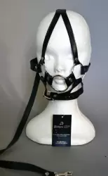 Сбруя из натуральной кожи Подиум с кляпом-кольцом и поводком - черный