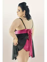 Интригующая сорочка в стиле бэбидолл Andalea с трусиками – черный-фуксия, XL