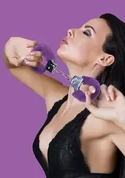 Металллический наручники с замком Furry Pleasure Handcuffs Purple