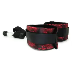 Фиксация на дверь с наручниками Scandal Over the Door Cuffs в атласе