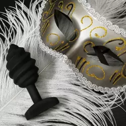 Витая анальная пробка с вибрацией Gvibe Gplug Twist - черный