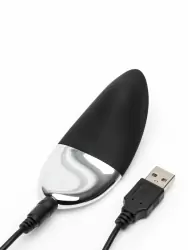 Компактный стимулятор клитора Fifty Shades of Grey, 8,9 см, с пультом Д/У, черный