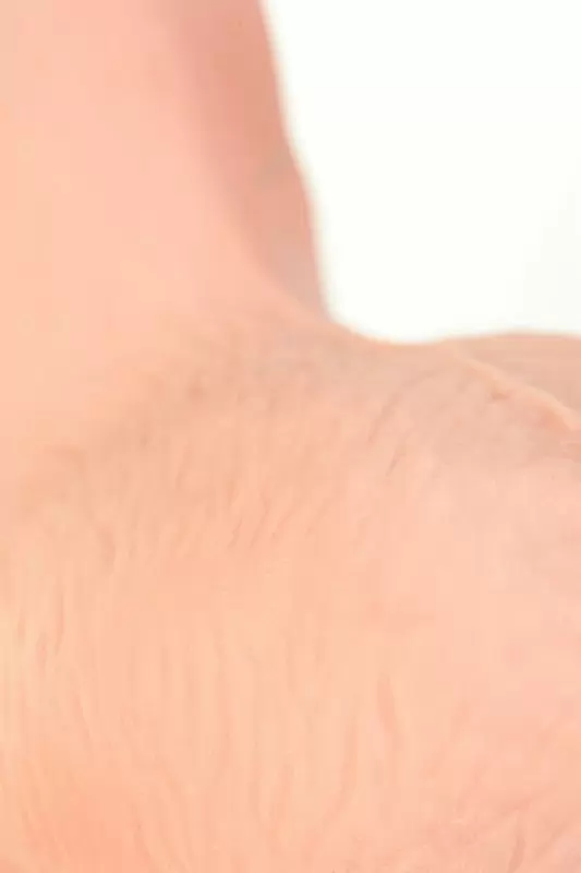 Реалистичный фаллоимитатор TOYFA RealStick Elite с присоской - телесный