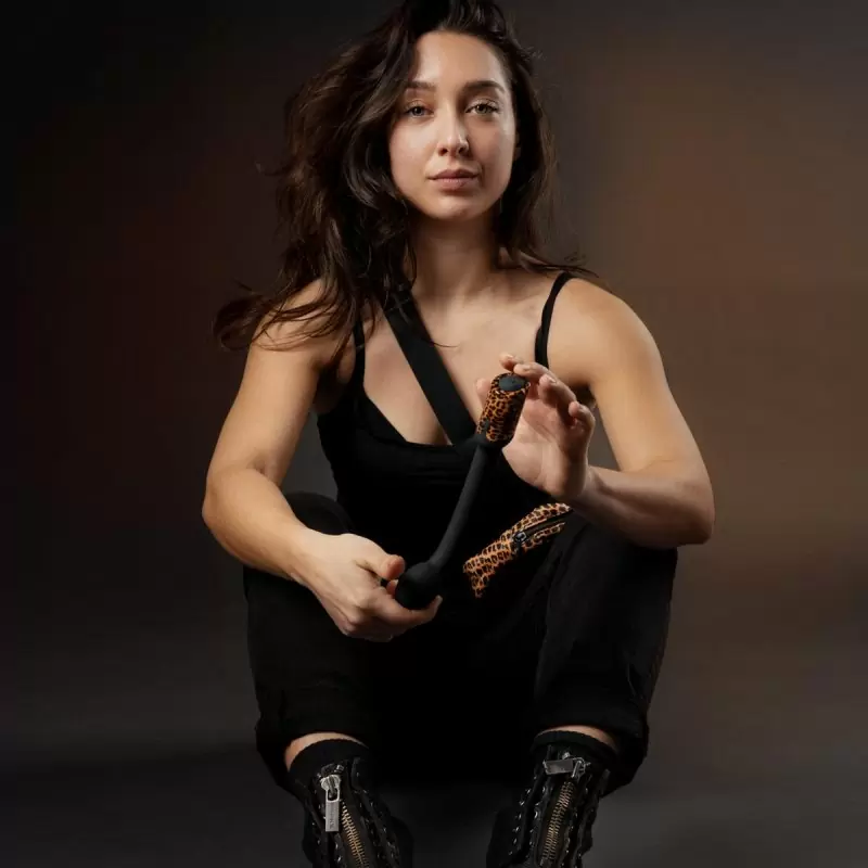 Вибратор Nila с изогнутой головкой для зоны G