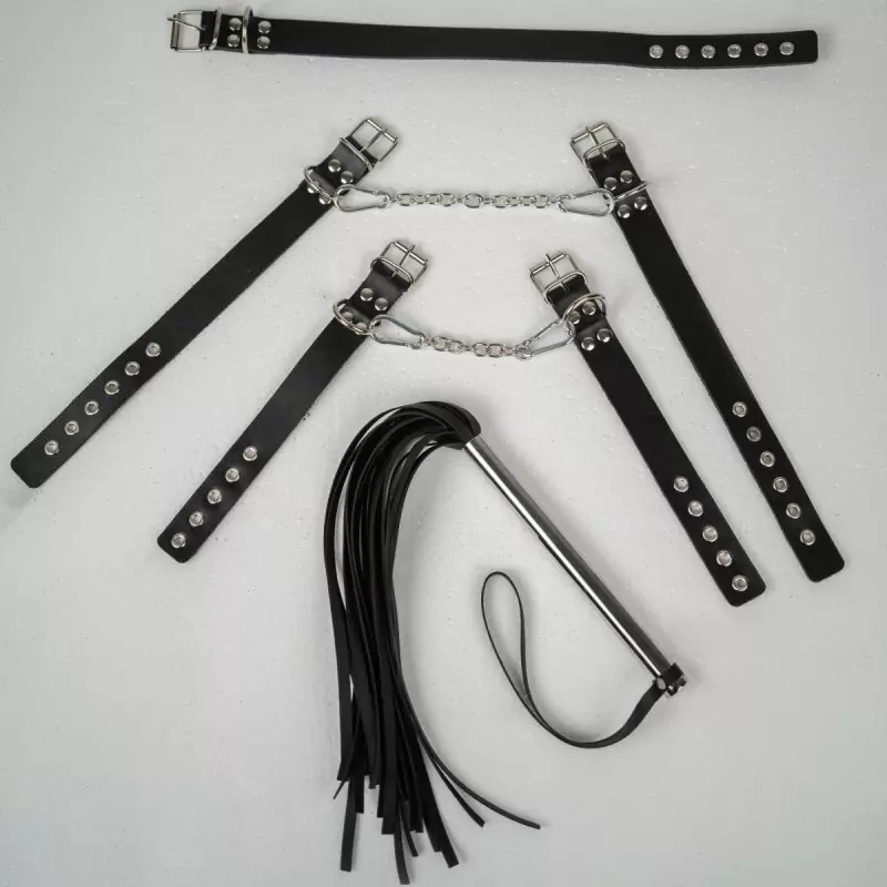 Набор для БДСМ с плеткой