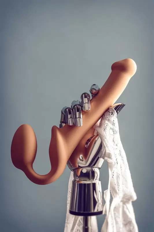 Страпон на присоске Strap-on-me. 24,5 см. Телесный