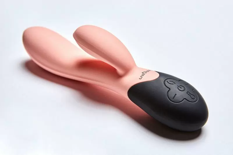 Нагреваемый вибратор с клиторальным отростком Perseus, цвет розовый