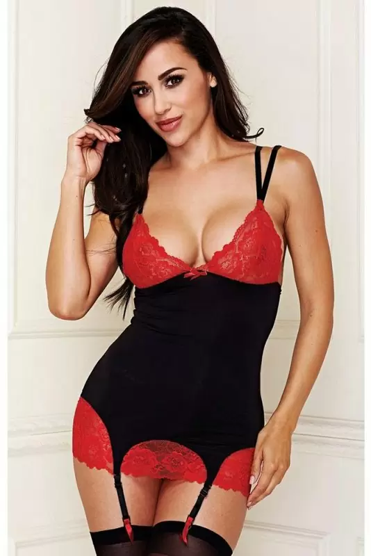 Романтичная облегающая сорочка с подвязками для чулок и стрингами Baci White Label – M/L