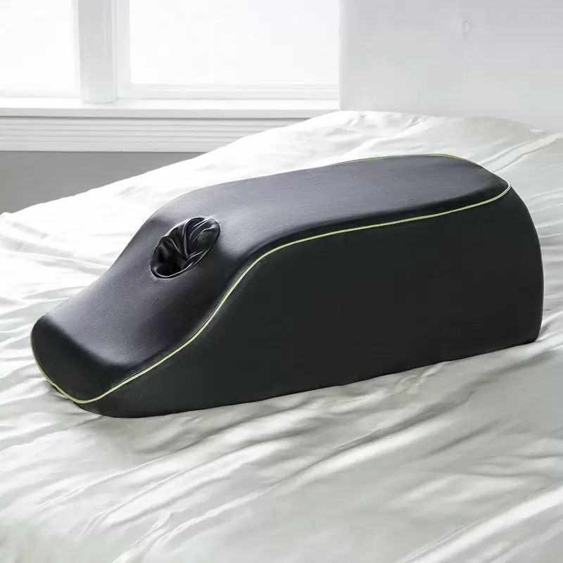 Подушка Liberator Retail Fleshlight On a mission с отверстием под мастурбатор - черный