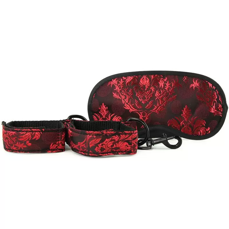 Набор для эротических игр Scandal Submissive Kit: ошейник с зажимами, наручники и маска