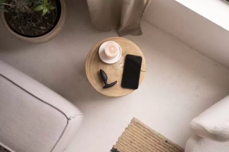 Анальная пробка для ношения We-Vibe Ditto+ Satin Black