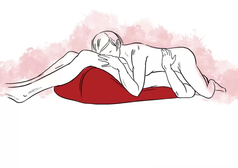 Анатомическая подушка для любви Liberator Retail Hipster - бордовый