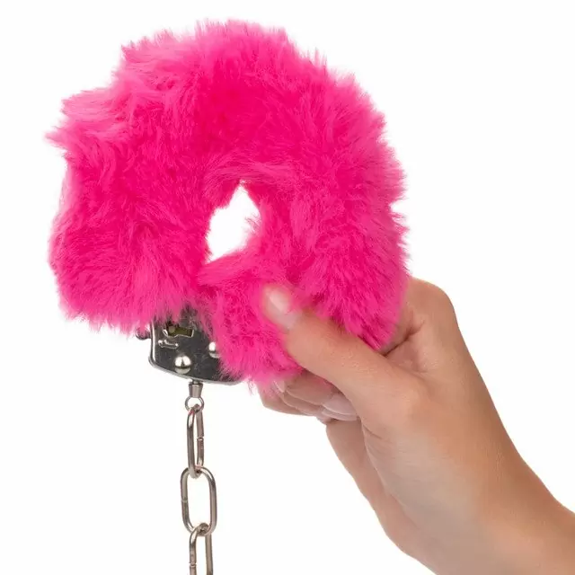 Металлические наручники с искусственным мехом ULTRA FLUFFY FURRY CUFFS-PINK