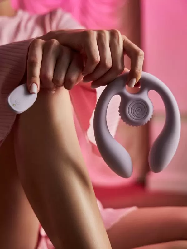 Эргономичный вибратор для пар SVibe Snail GIZI Duo, 3 мотора, пульт ДУ, силикон, лиловый