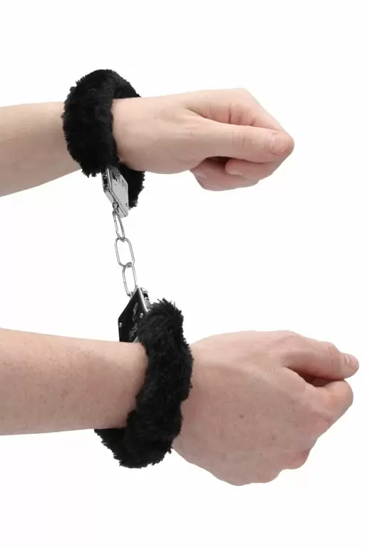 Металлические наручники с меховой обивкой Beginner's Handcuffs Furry (Черный)