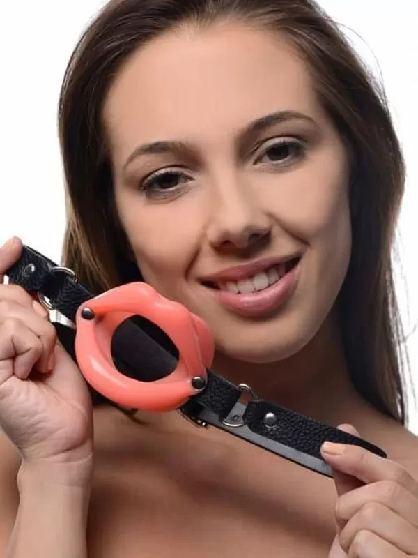 Кляп-расширитель Master Series, в форме пышных губ, силикон, розовый