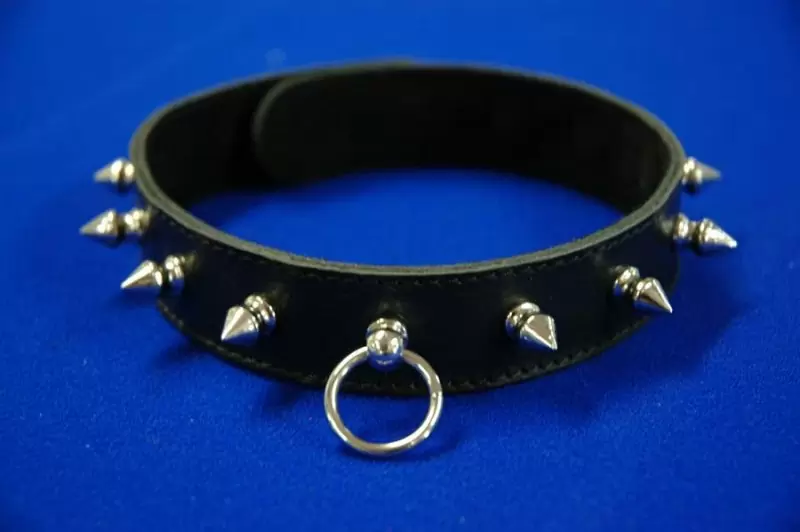 Узкий ошейник-8 с шипами и кольцом