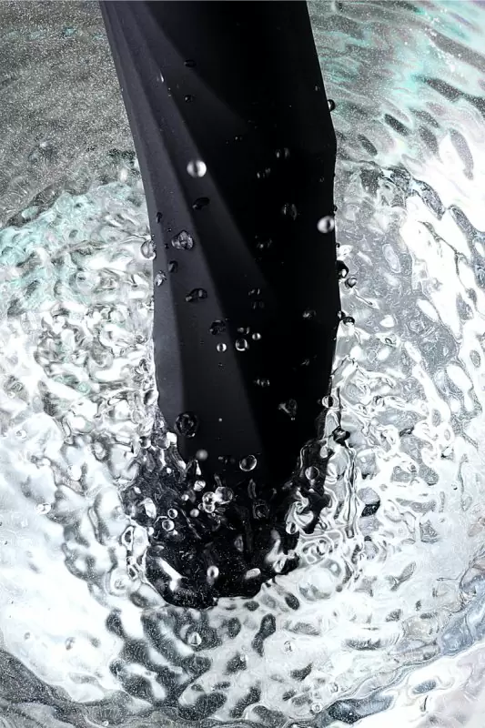 Черный вибратор с функцией ротации Waname D-Splash Tornado, 18,5 см, силикон