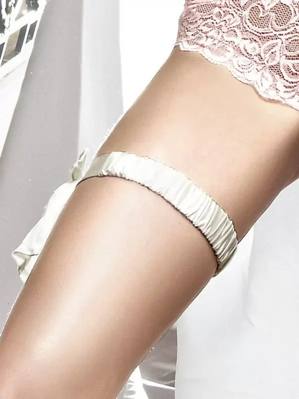 Белая сатиновая подвязка с накладкой Accessoires Baci Lingerie Black Label
