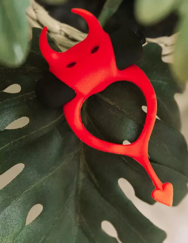 Необычное эрекционное виброкольцо Adrien Lastic Devol Cockring Маленький Демон, 10,8 см, диаметр 4,2 см, силикон, красный