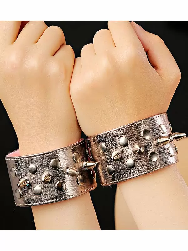 Напульсники Sitabella с шипами – бронзовый