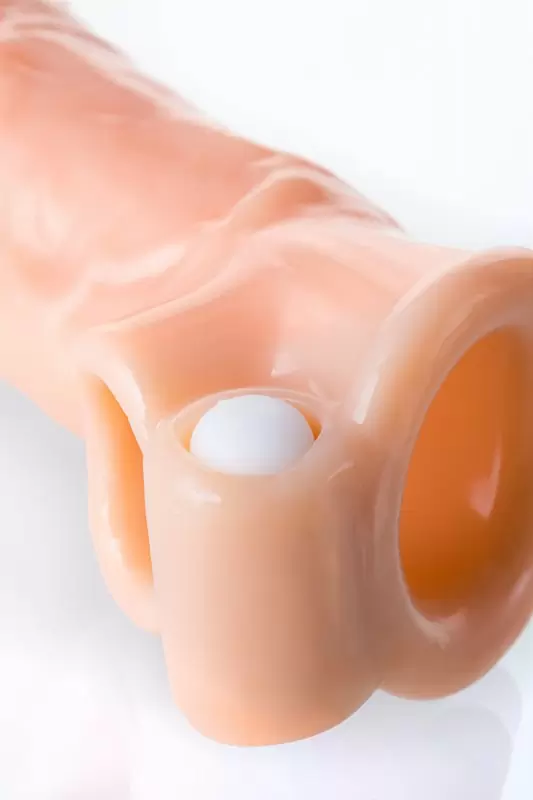 Удлиняющая вибронасадка на пенис TOYFA XLover с петлей на мошонку – телесный