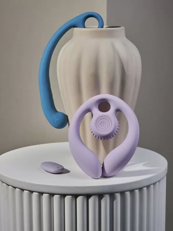 Эргономичный вибратор для пар SVibe Snail GIZI Duo, 3 мотора, пульт ДУ, силикон, лиловый