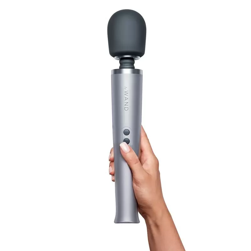 Мультифункциональный перезаряжаемый массажер le Wand - серебристый