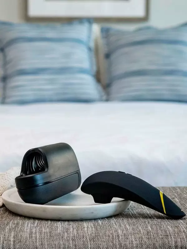 Новогодний набор для пар Pleasure Pair: Мастурбатор ARCwave Ion + Стимулятор клитора Womanizer Premium 2, технология Pleasure Air, черный