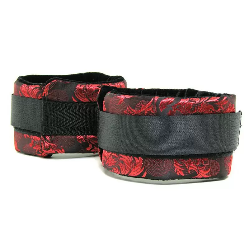 Оковы для ног Scandal Control Cuffs, атласные, черный с красным 
