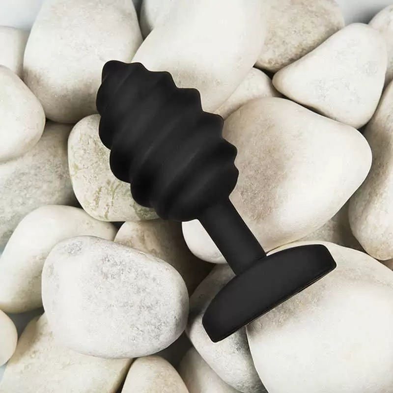 Витая анальная пробка с вибрацией Gvibe Gplug Twist - черный