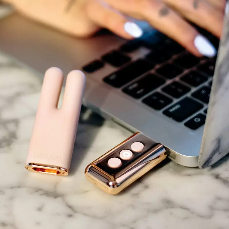 Двухмоторный мини-вибратор Le Wand Deux розовое золото